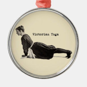 Vintage viktorianischer Yoga-Frauen-Aufwärts-Hund- Ornament Aus Metall