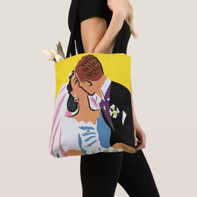 Vintage Wedding, Bride and Groom Newlyweds Küssen (Von Nahem)