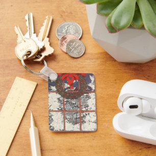 Vintage-Weihnachtskranz in einem Fenster mit Schne Schlüsselanhänger