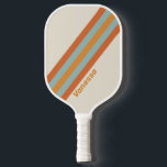 Vintage Wüste Blume Streifen mit Namen Pickleball Schläger<br><div class="desc">Lass deine Spielblüte mit der ruhigen Kraft und Schönheit der Vintagen Wüste Blume Streifen mit Name Pickleball Paddle. Weiche, sonnenüberflutete Streifen spiegeln die zarte Widerstandskraft wild lebender Blüten wider, die unter weiten Wüstenflügeln gedeihen und jede Kundgebung mit Anmut, Wärme und Seele bereichern. Das personalisierte Namensdetails fügt eine poetische Touch der...</div>