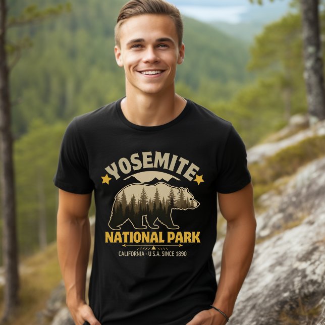 Vintage Yosemite Bear Forest Graphic T-Shirt (Von Creator hochgeladen)