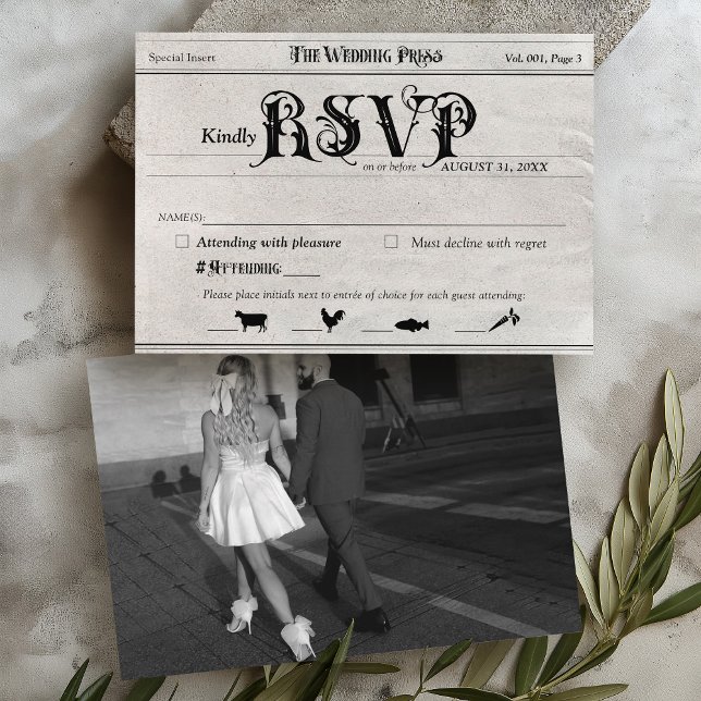 Vintage Zeitungs-Foto Hochzeit Einladung RSVP-Kart (Vintage black and white newspaper photo formal wedding invitation rsvp response card food symbols)