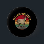 Vintage Ziege Whisperer Funny Goat Lover Bauer Button<br><div class="desc">Vintag The Goat Whisperer Funny Goat Lover Bauer Geschenk Shirt? Dieses aufregende Ziegendesign ist für Sie! Dieses niedliche Ziegengeschenk ist ideal,  wenn Sie auf dem Bauernhof oder auf dem Feld Ihre Liebe für Boerziege,  Pygmäen Ziege oder andere Ziegenrassen duschen.</div>