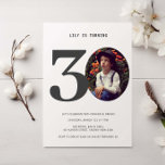 Vintagen Karierten 30. Geburtstag Foto Einladung<br><div class="desc">Diese Vintage Party Einladung aus dem 30. Jahrhundert eignet sich perfekt zum Geburtstag. Ersetzen Sie das Foto durch eines Ihrer eigenen Fotos in der Kindheit und passen Sie den Text Ihren Wünschen an. Alter kann bearbeitet werden, ansonsten checkt unsere Sammlung für andere Altersgruppen ein. Die Rückseite der Karte ist eine...</div>