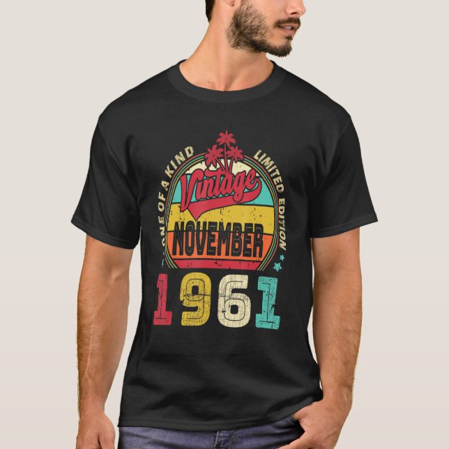 Vintager 61. Geburtstag Phantastisch seit November T-Shirt (Vorderseite)
