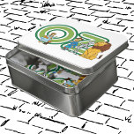 Vintager Assistent für Oz-Zeichen und Textbuchstab Puzzle<br><div class="desc">Vintage Illustration klassischer Kindermärchen von William Wallace Denslow aus dem Viktorianischen Era-Geschichtenbuch Der wunderbare Zauberer von Oz von L. Frank Baum. 
Große Briefe,  die das Wort "OZ" buchstabieren,  umgeben von Figuren des Zauberers von Oz,  dem jungen Mädchen Dorothy,  ihrem Haushund Toto,  dem feigen Löwen,  dem Zinnen-Woodsman und der Scarecrow.</div>
