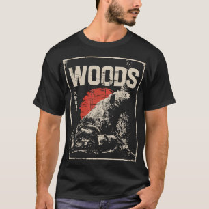 Vintager Bär und Cube im Wald Black Red White T-Shirt