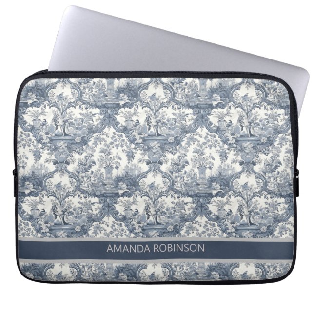 Vintager Blumendamast Blauer Toile de jouy Monogra Laptopschutzhülle (Vorderseite)