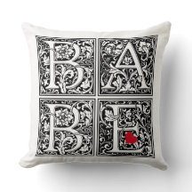 Vintager Buchstabe "BABE" mit kleinem rotem Herzen