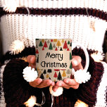 Vintager Charme: Weihnachtsbaummuster Kaffeetasse<br><div class="desc">Verwöhnen Sie Ihre Urlaubsgeschenke in zeitloser Eleganz mit unserem Verpackungspapier "Vintag Charm" mit nostalgischen Mustern, inspiriert von klassischen Weihnachtsmotiven. Auf einem rustikalen Papierboden zieren zauberhafte Linienzeichnungen von Weihnachtsbäumen in Gelb, Grün, Rot und Schwarz die Oberfläche elegant. Jeder Baum strahlt Einfachheit und Charme aus und erinnert an Erinnerungen von Feiertagen, während...</div>