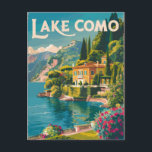 Vintager Comer See Postkarte<br><div class="desc">Comer See Malerisches Kunstdesign. Der Comer See,  in der Lombardei Norditaliens,  ist ein hochklassiges Erholungsgebiet,  bekannt für seine dramatische Landschaft,  Set an den Ausläufern der Alpen.</div>