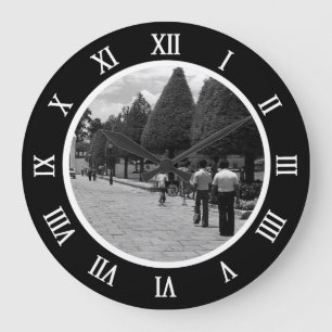 Vintager Eingang zum Königspalast von Bangkok Tour Große Wanduhr