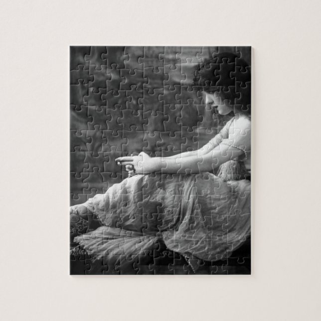 Vintager Evelyn 1913 Nesbit Puzzle (Vertikal)