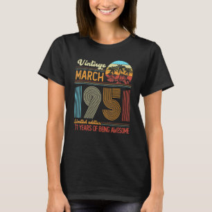 Vintager Geburtstagsdekoration März 1951 T-Shirt