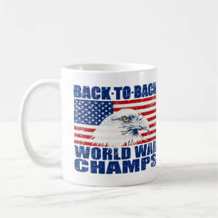 Vintager getragener Weltkrieg kaut Adler u. Tasse