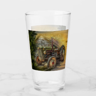 Vintager grüner Traktor Rustikaler alter Stall Glas