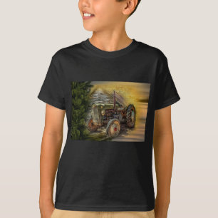 Vintager grüner Traktor Rustikaler alter Stall T-Shirt