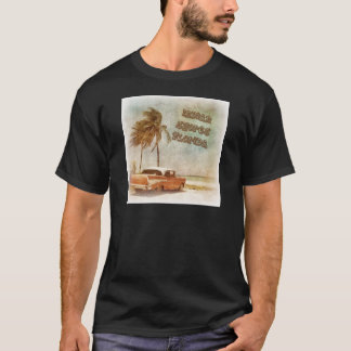 Vintager Inder stützt Strand-Szene unter T-Shirt