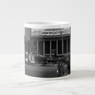 Vintager irakischer Bahnhof Bagdad 1970 Jumbo-Tasse
