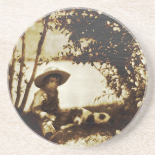 Vintager Junge mit Hund an der Erholung Sandstone  Untersetzer