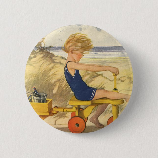 Vintager Junge spielt am Strand mit Sandspielzeug Button (Vorderseite)