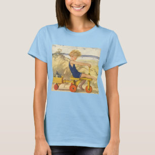 Vintager Junge spielt am Strand mit Sandspielzeug T-Shirt