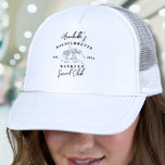 Vintager Junggeselinnen-Abschied des Sozialclubs Truckerkappe<br><div class="desc">Preppy Bachelorette Weekend Social Club Hat. Vervollständigen Sie Ihren bachelorette Wochenendlook mit diesem stilvollen Social Club-Hut. Dieses Design mit einem klassischen schwarzen Logo mit fett formatierter Typografie bringt eine polierte, aber spielerische Touch zum Feiern. Das Logo enthält den Namen der Braut "Bachelorette Weekend Social Club" und das etablierte Jahr des...</div>