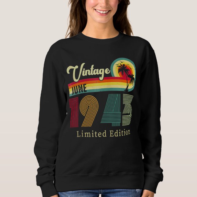 Vintager Juni 1943 Geburtstag am Strand 79. Sweatshirt (Vorderseite)