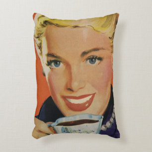 Vintager Kaffee, glückliche Frau mit Retro Coffee Dekokissen