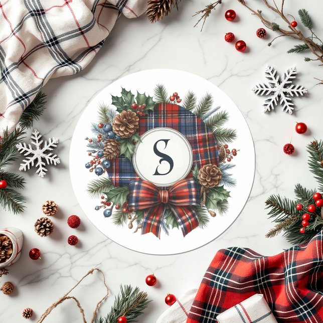Vintager Karierter Weihnachtsfeiertag Runder Aufkleber (Vintage Plaid Wreath Monogram Christmas Holiday Classic Round Sticker)