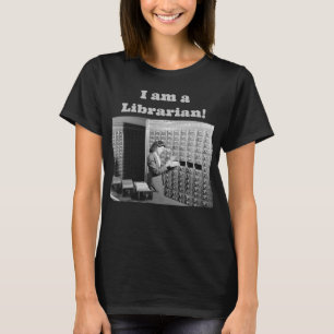 Vintager Katalog "Frauen und Bibliothekskarte" T-Shirt