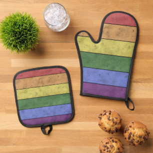 Vintager LGBT-Flaggenstolz auf schwarzen Regenboge Ofenhandschuh & Topflappen-Set