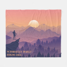 Vintager Lila Gelber Wanderberg Sonnenuntergang