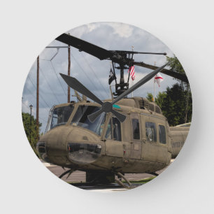 Vintager Militär-Chopper Vietnam-Ära-Uh-1 Huey Runde Wanduhr
