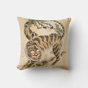 Vintager Minhwa Tiger unter Kiefernwald Kissen