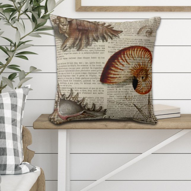 Vintager Muschelbotandruck Kissen (coastal conch vintage seashell botanical print throw pillow)
