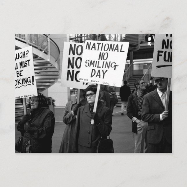 Vintager nationaler Tag ohne Lächeln Postkarte (Vorderseite)