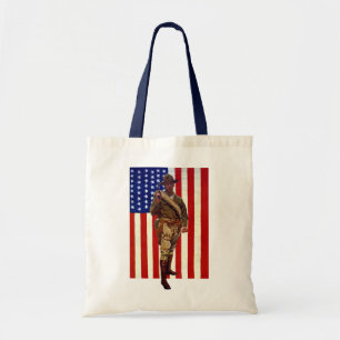 Vintager Patrioter Soldat mit amerikanischer Flagg Tragetasche