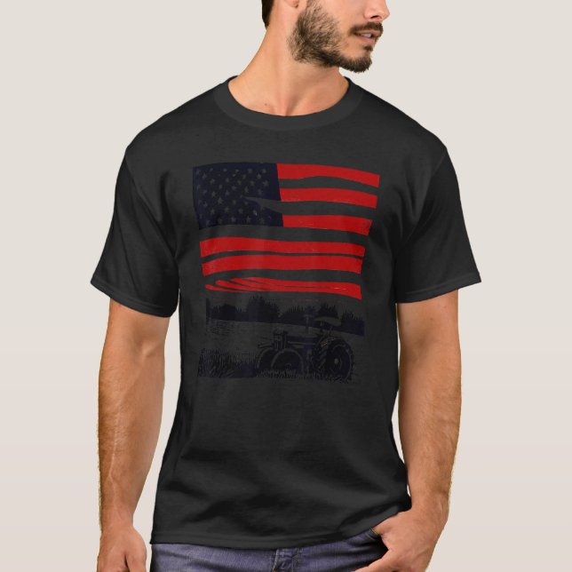 Vintager patriotischer Traktor unter amerikanische T-Shirt (Vorderseite)