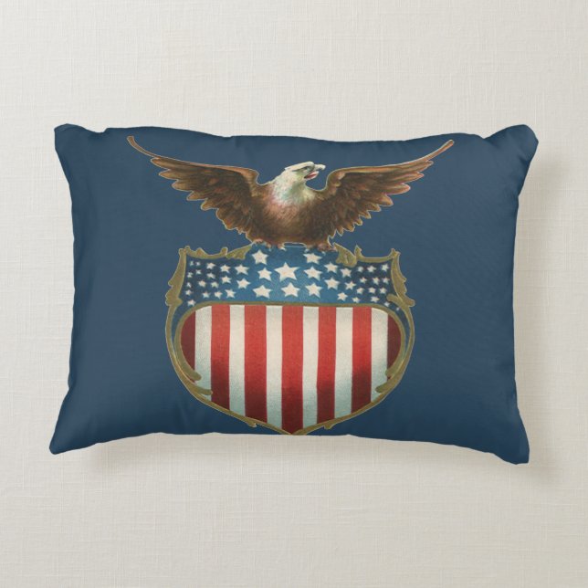 Vintager Patriotismus, Stolzer Adler über amerikan Dekokissen (Rückseite)