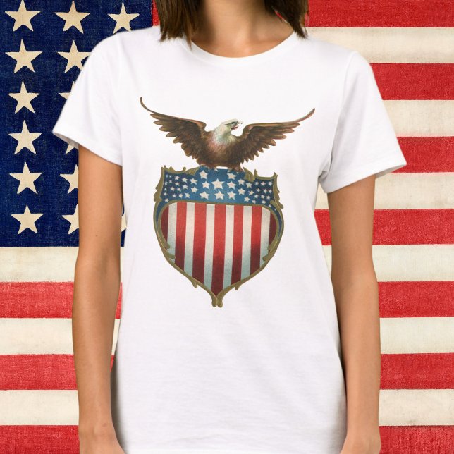 Vintager Patriotismus, Stolzer Adler über amerikan T-Shirt (Von Creator hochgeladen)