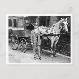 Vintager Postbote mit Pferd- und Buggy-Postwagen Postkarte