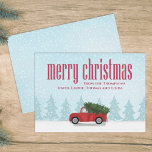 Vintager Red Truck Frohe Weihnachten Whimsical<br><div class="desc">Eine Whimsical Vintage rote LKW Winterszene, die aus dem Wald oder dem Weihnachtsbaum zurückkehrt, mit dem Weihnachtsbaum in diesem Jahr im Schnee. Diese niedliche Weihnachtsfotokarte besaß einen rustikalen roten LKW und einen Vintagen Weihnachtsmann. Moderner, schlichter Weihnachtsweihnachtsbaum, klassischer Weihnachtsbaumkiefer, rustikaler, trendiger, klassischer Landhauswald, winziger fallender Schnee minimal, ein Vintager Aquareller, eine...</div>