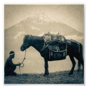 Vintager Reisender und sein Pferd auf Weise zum Fotodruck