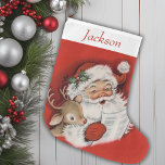 Vintager Retro Santa und Rentiere Personalisiert Großer Weihnachtsstrumpf<br><div class="desc">Dieser Vintage Retro Santa und Reindeer Personalisierte Weihnachtsfest-Strumpf ist die perfekte Mischung aus Nostalgie und Charme und bringt eine Touch klassischen Urlaubsgefühls in Ihre festliche Dekoration. Dieser Strumpf zeigt eine ansprechende, altmodische Illustration des Weihnachtsmannes und seiner treuen Rentiere, die an die Erinnerungen der Kindheit erinnert. Die lebhaften Farben und die...</div>