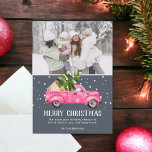 Vintager rosa LKW Weihnachtsbaumblauer Foto Feiertagskarte<br><div class="desc">Frohe Weihnachten! Vintag rosa LKW Aquarellbilder und grüner Weihnachtsbaum mit weißem Schnee auf dunkelmarineblau,  1 Foto hinzufügen. Perfekte Winter- und Urlaubskarte.</div>