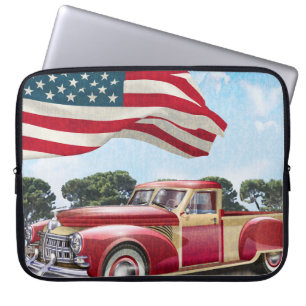 Vintager roter LKW mit amerikanischer Flagge. Laptopschutzhülle