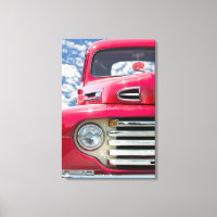 Vintager roter LKW mit verschwommenem Würfel