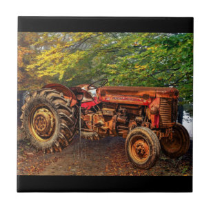 Vintager roter Zuchttraktor Fliese