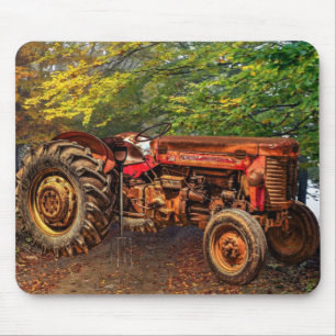 Vintager roter Zuchttraktor Mousepad